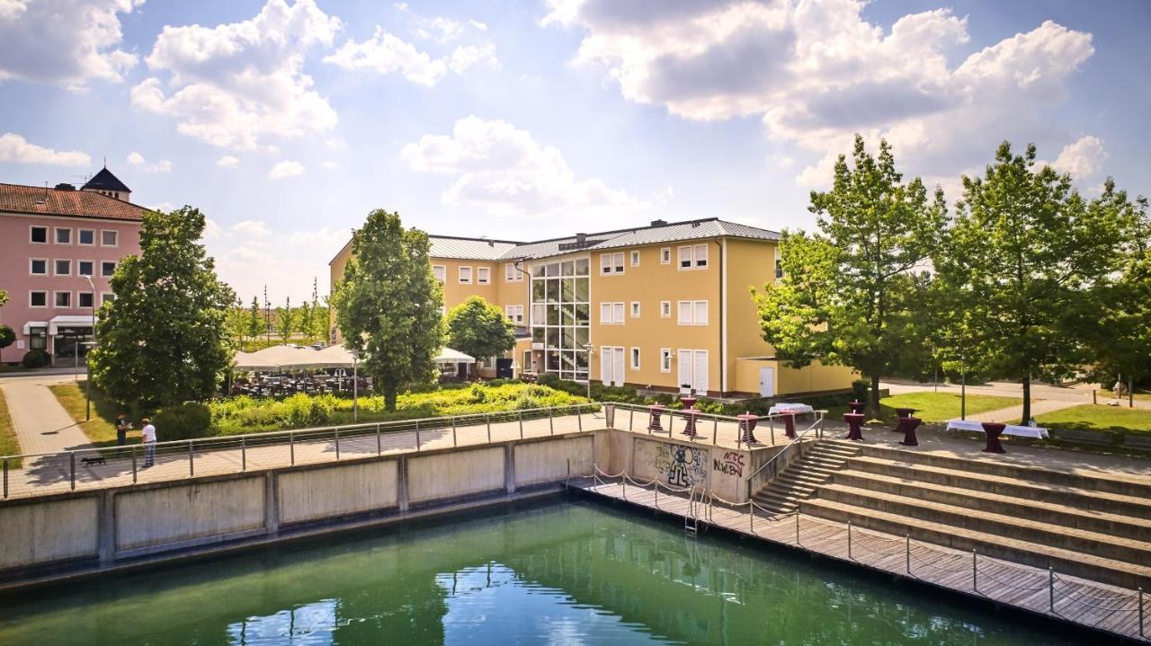 Hotel Am See Neutraubling Exterior photo