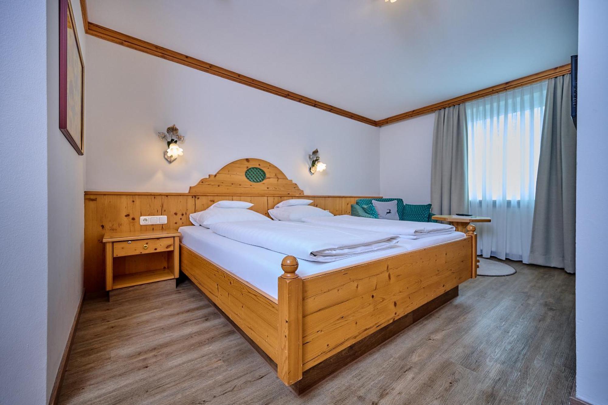 Hotel Am See Neutraubling Room photo