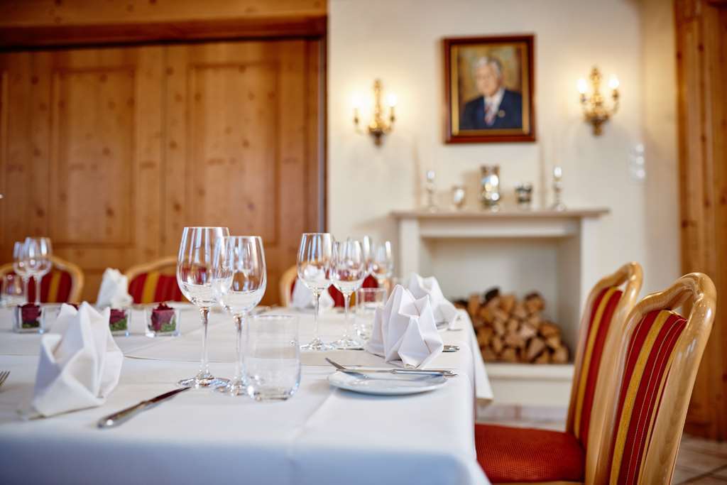 Hotel Am See Neutraubling Restaurant photo